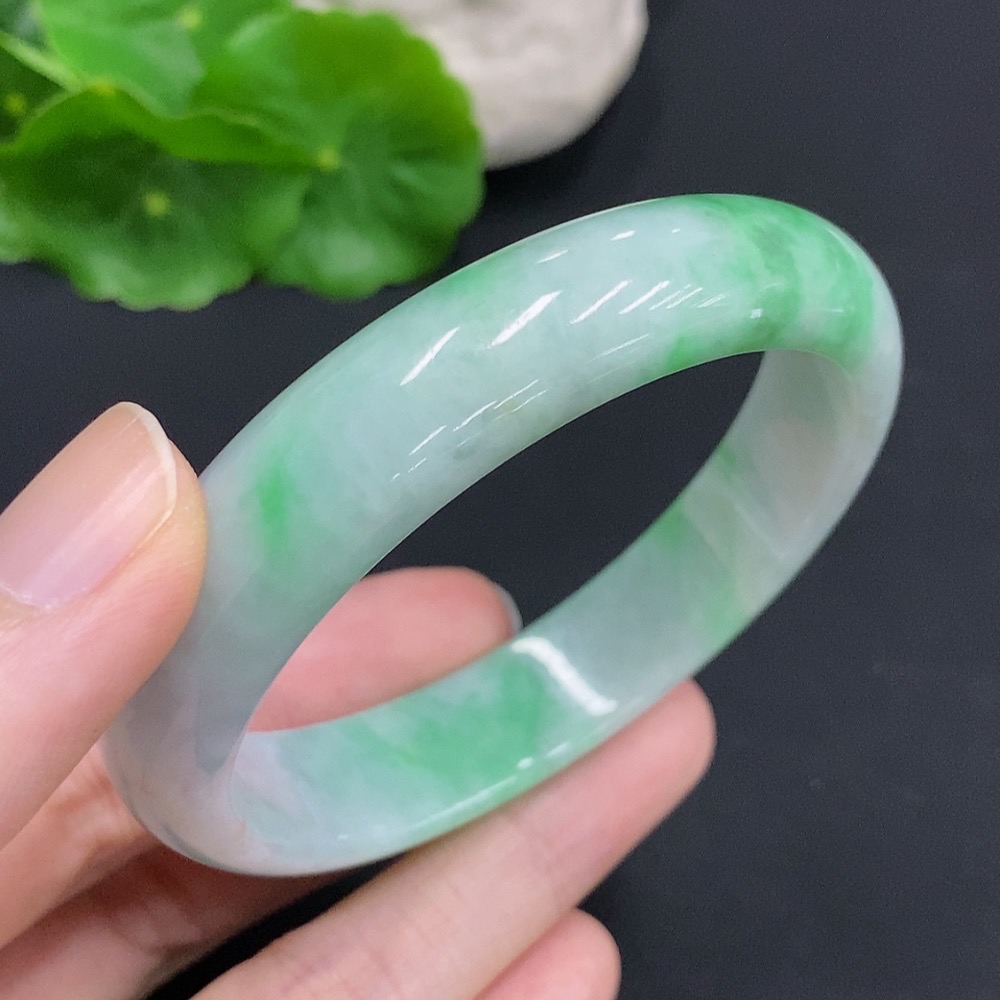 F33832033 Jadeite Regular Bangle (Total Weight: Approx. 50g, Inner Diameter: 57)