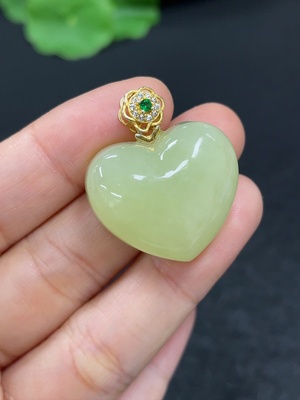 H46531834 和田玉挂件   爱心   非金   货品总重约11.5g