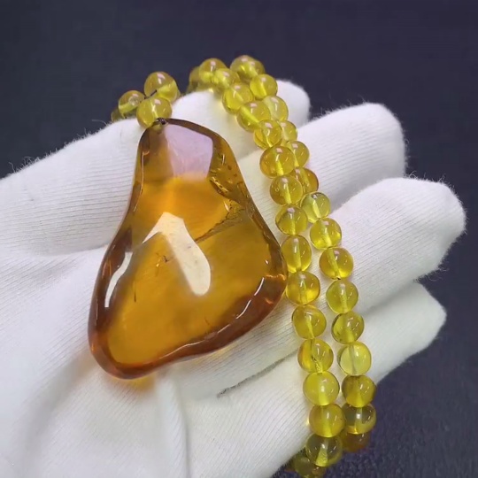 C31618055 Amber Beeswax Pendant Total Weight Approx. 25.7g with Chain