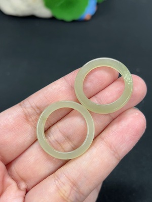 H45411306 和田玉戒圈 货品总重约3.8g 非金