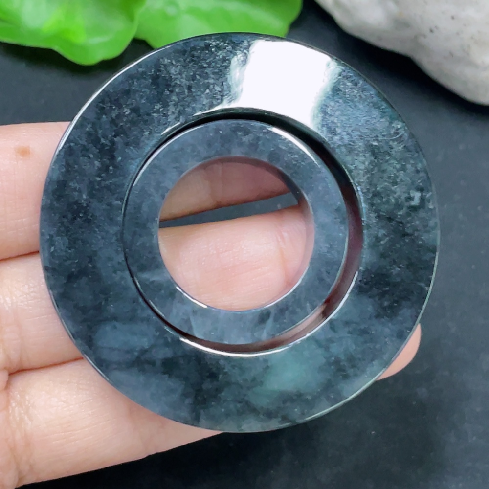 F31673259 JadeitePendant Mother-and-Child Toggle