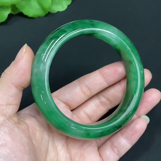 H34015501 African Emerald (Dulong Jade) Round Bracelet