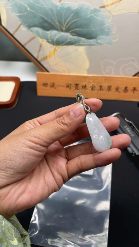 F35107723 Jadeite Ruyi Pendant, total weight including string approximately 10.1g