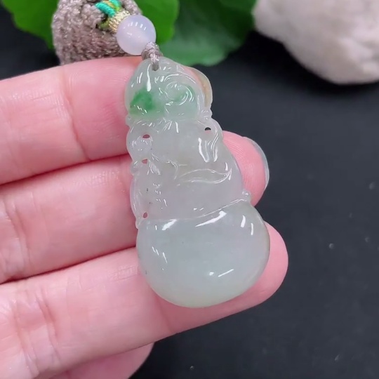 F29420801 Jadeite Gourd Pendant