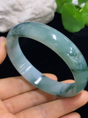 F46517464 翡翠正圈手镯  货品总重约64.3g  圈口62.9
