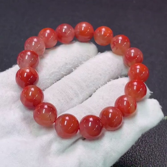 C34949764 Red Agate Bracelet with Visible Organic Matter, Total Weight Approximately 46.8g, Size About 12.7mm