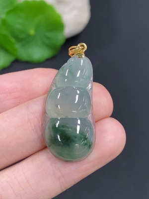 F42968243 翡翠福豆挂件 18k金扣头 货品总重量约5.7克
