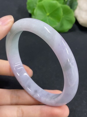 F46572585 翡翠正圈手镯  62.2圈口  货品总重约61.2克
