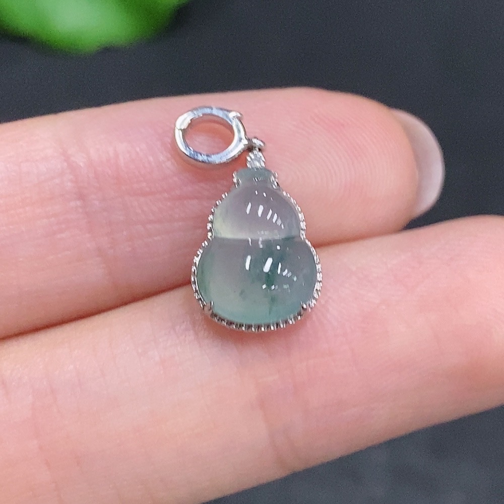 F34002189 Jadeite Gourd Pendant 18k Gold Total Weight Approx.1.1g