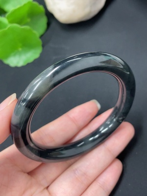 H43151127 和田玉圆条手镯    圈口56   货品总重约44.2g