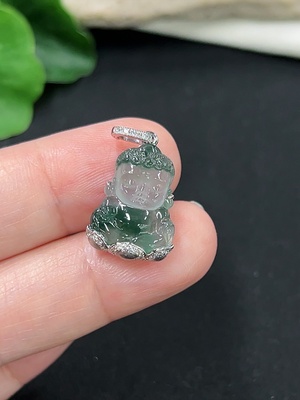 F41941663 翡翠佛牌挂件 18K金 货品总重约3.6克（配镶钻石）