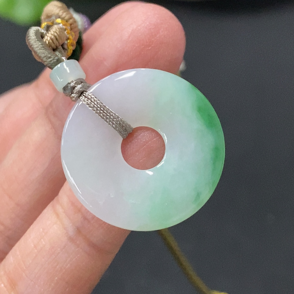 F35146501 Jadeite pendant donut total weight approx. 4.45g with rope