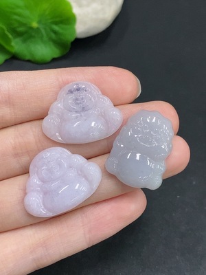 F33907901 Jadeite Pendants Sell as a Lot
