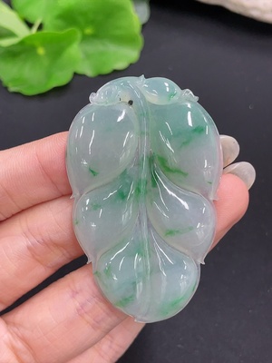 F41949571 翡翠叶子挂件 货品总重约18.3克