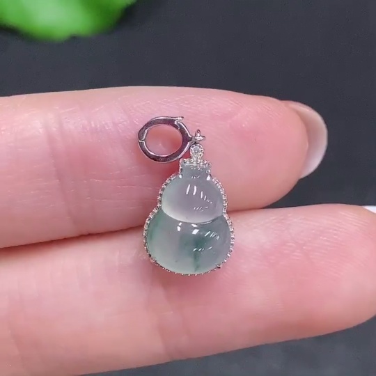 F34002189 Jadeite Gourd Pendant 18k Gold Total Weight Approx.1.1g
