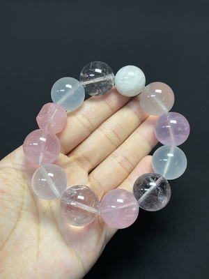 C46535104 水晶手串 可见有机物  货品总重约83.25g 卡17.4mm左右