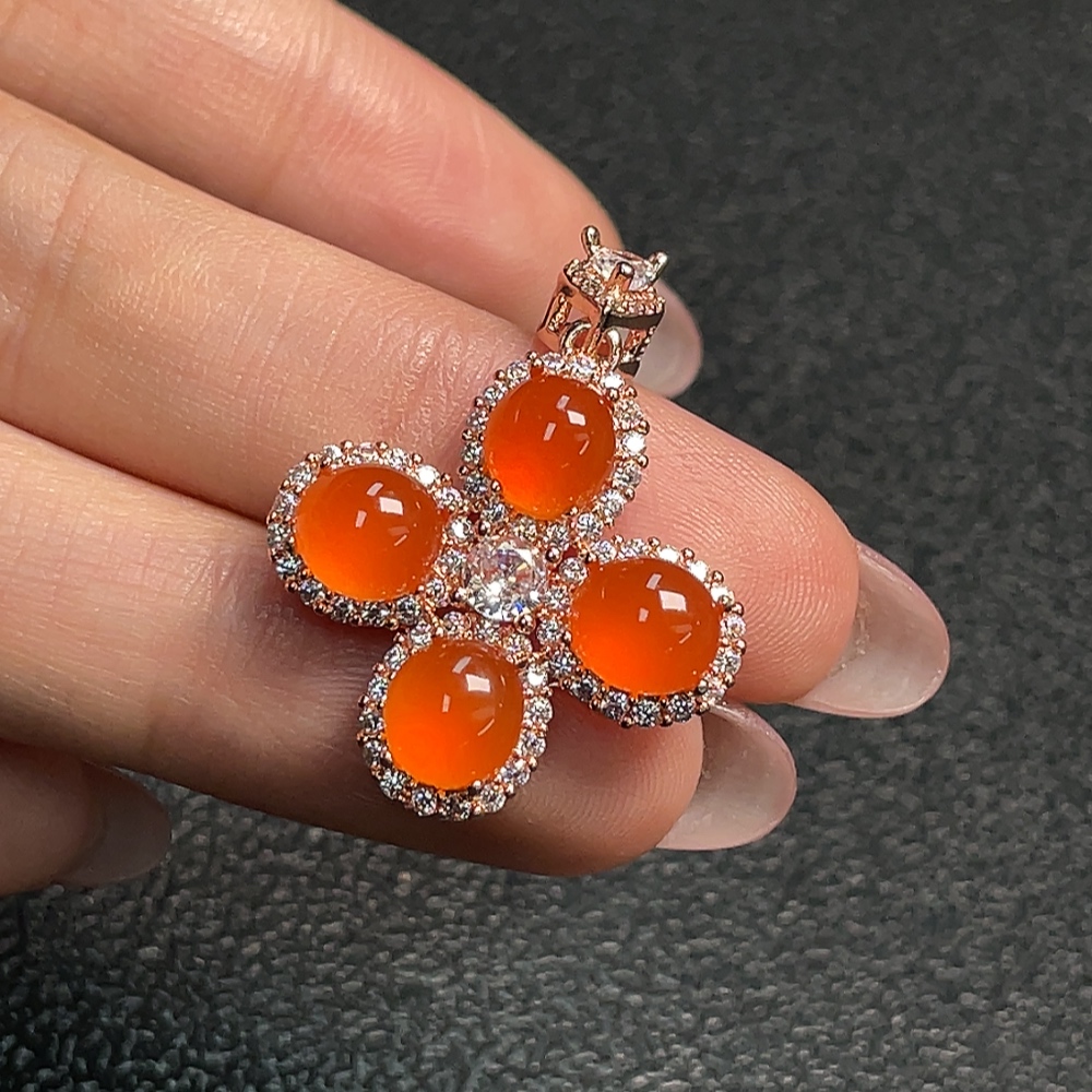 C30470639 'Nanhong Agate Pendant  Non-gold  Total Weight Approx. 4.66g'