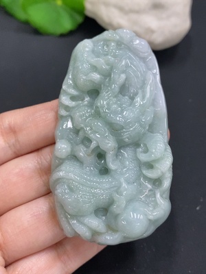 F27136205 翡翠龙牌挂件 货品总重约73.8克