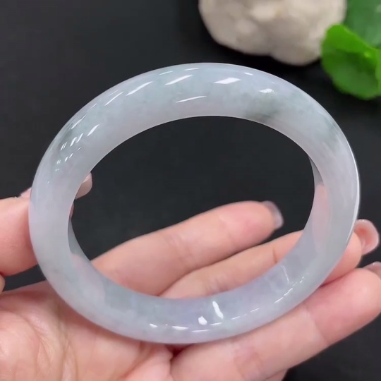 F26994212 Jadeite Regular Bangle 58.8 Inner Diameter Approx. 61.8g Total Weight