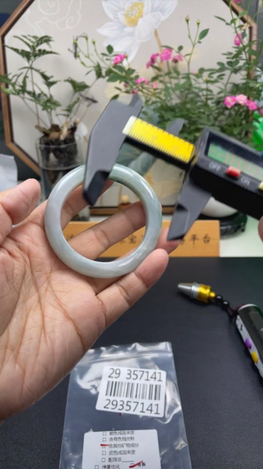 F29357141 Jadeite Regular Round Bangle 52.2 Size Total Weight Approx. 64.42g Containing Other Mineral Components with Cracks