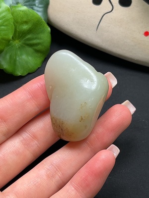 H41916819 和田玉挂件 颜色成因未定 总重约32.2g
