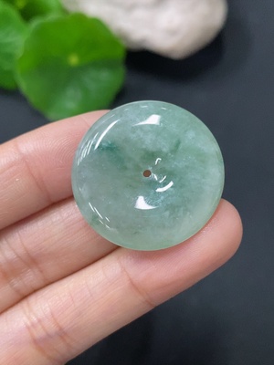 F36212350 翡翠挂件平安扣 货品总约重7.72g