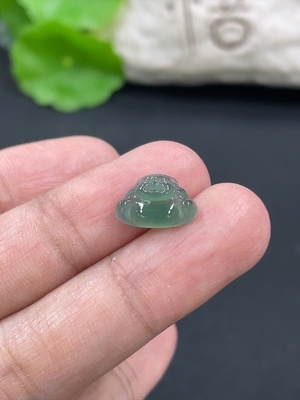 F41921786 翡翠佛公镶嵌件 货品总重约0.45g