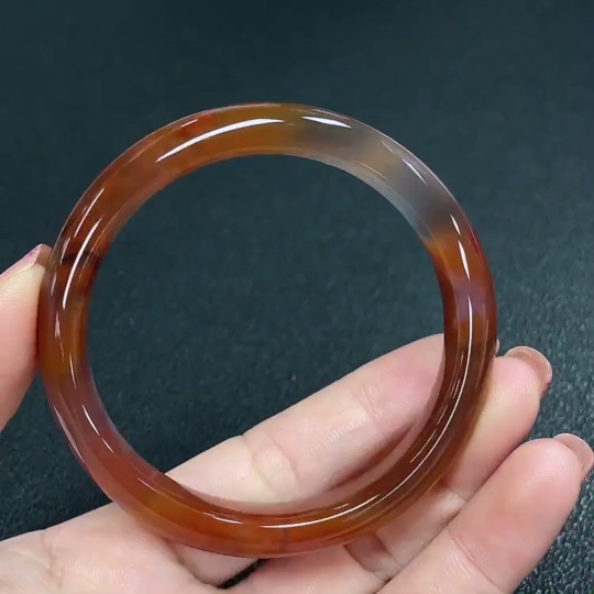 C31617896 Southern Red Agate Bracelet with Visible Organic Inclusions, Total Weight Approx. 37.92g, Size 55.4mm