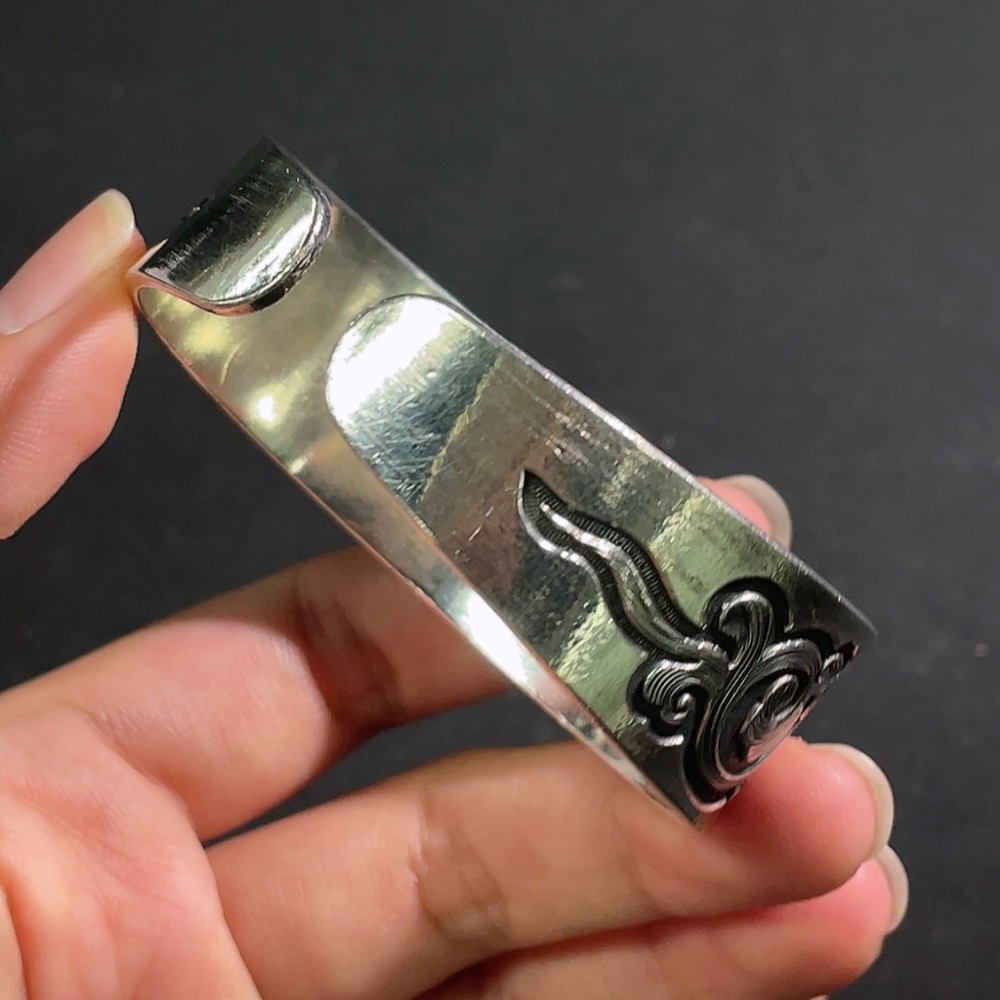 W32714646 Wide Dragon Pattern Silver Bracelet Approximately 64g Miscellaneous