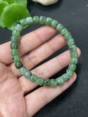 H41815449 和田玉手串   卡6.8mm左右     货品总重约17.2g