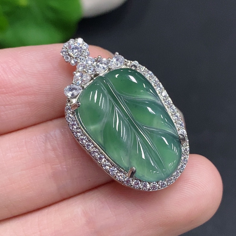 F33940944 Jadeite Leaf Pendant Non-Gold Inlaid Total Weight Approx. 4.7g