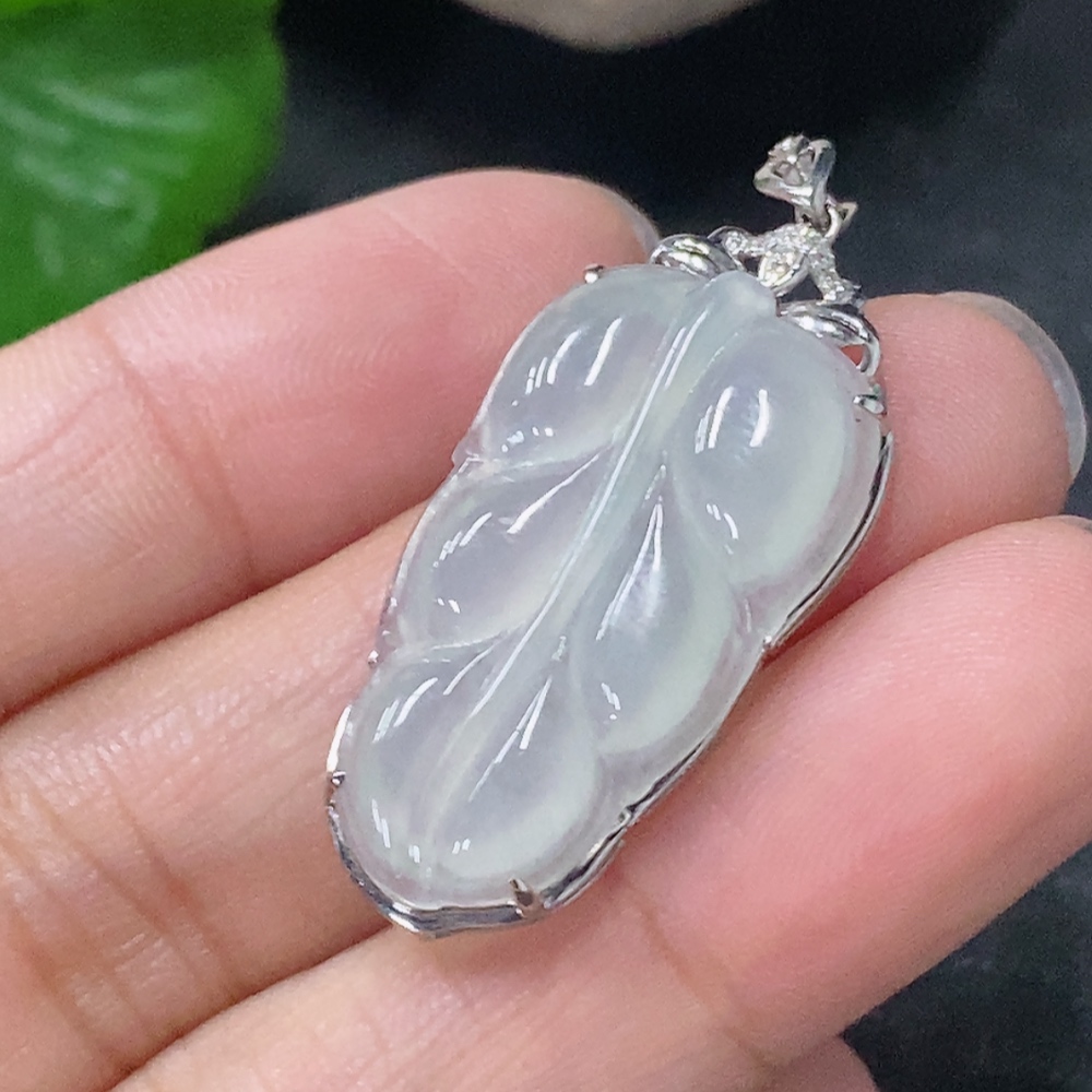 F34954515 Jadeite Leaf Pendant with 18k Gold and Diamond Accents, Total Weight Approximately 2.96g