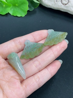 F42970509 翡翠挂件一手走