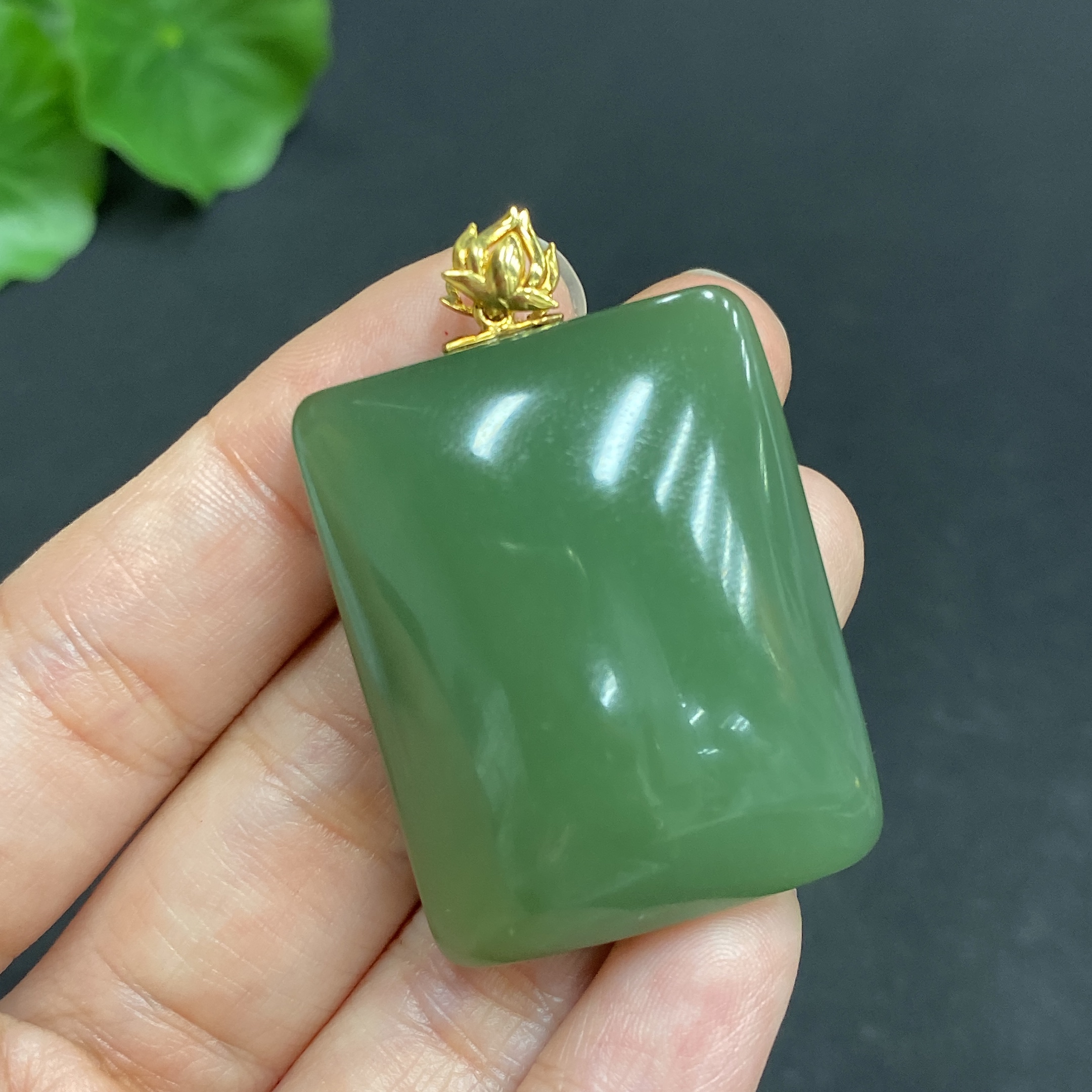 H22439257 Hetian Jade Pendant, Plain Pendant with 18k Gold Clasp, Total Weight Approx. 29g