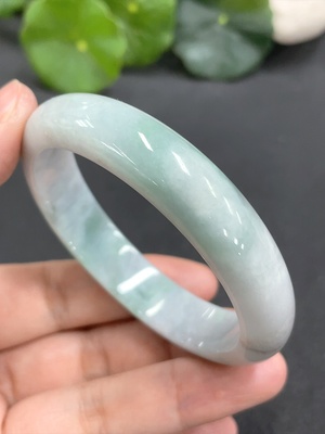 F13483268 JadeiteConcubine Bracelet, Loop Diameter 53.3, Total Weight 41.743g