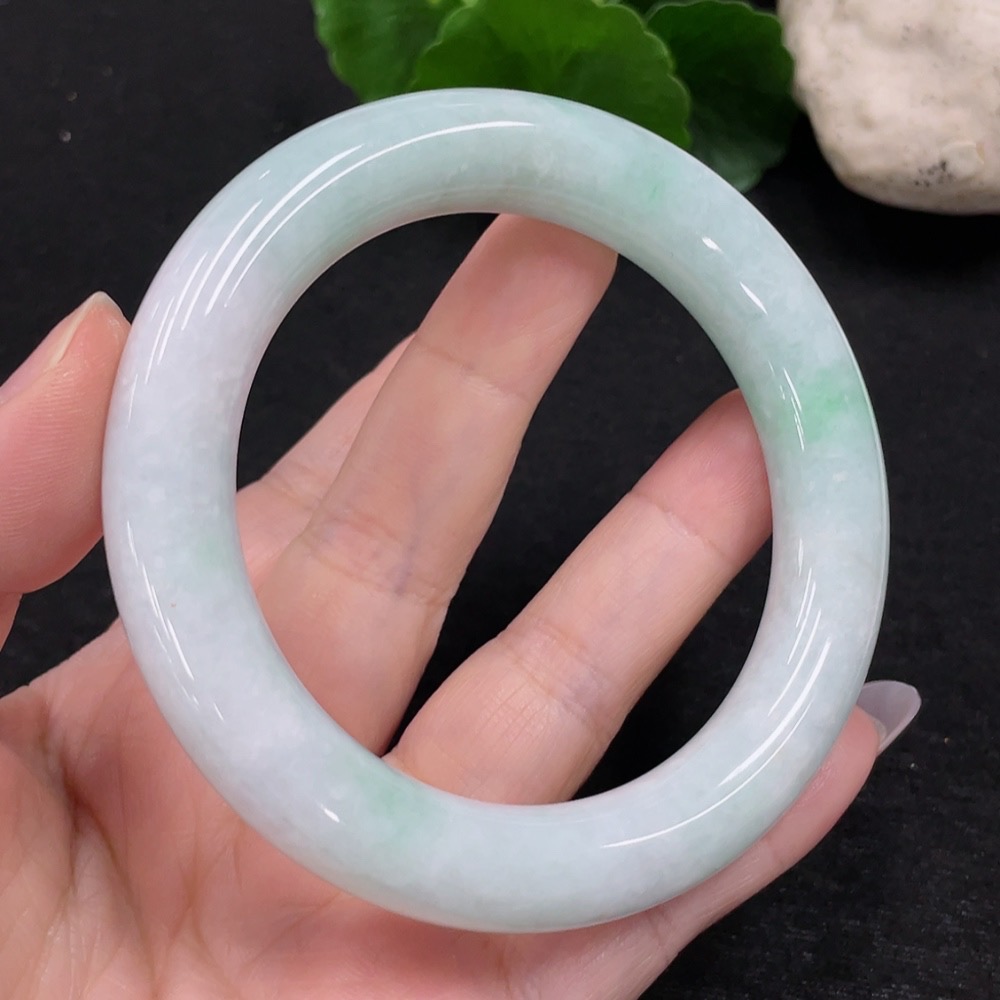 F32709551 JadeiteRound Bangle, 57.4 Inner Diameter, Approx. 77.6g Total Weight