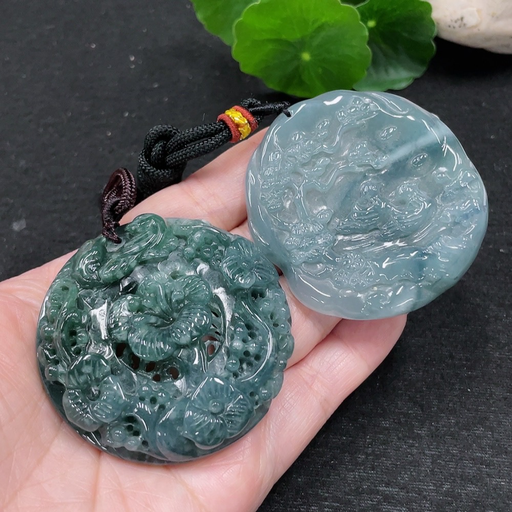 F33873089 Jadeite Pendant Sell as a Lot