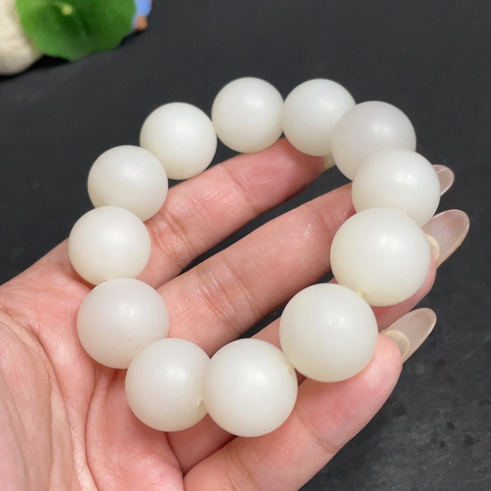 H29398656 Hetian Jade Bracelet, Approx. 17.5 mm Beads, Total Weight Approx. 104.2g