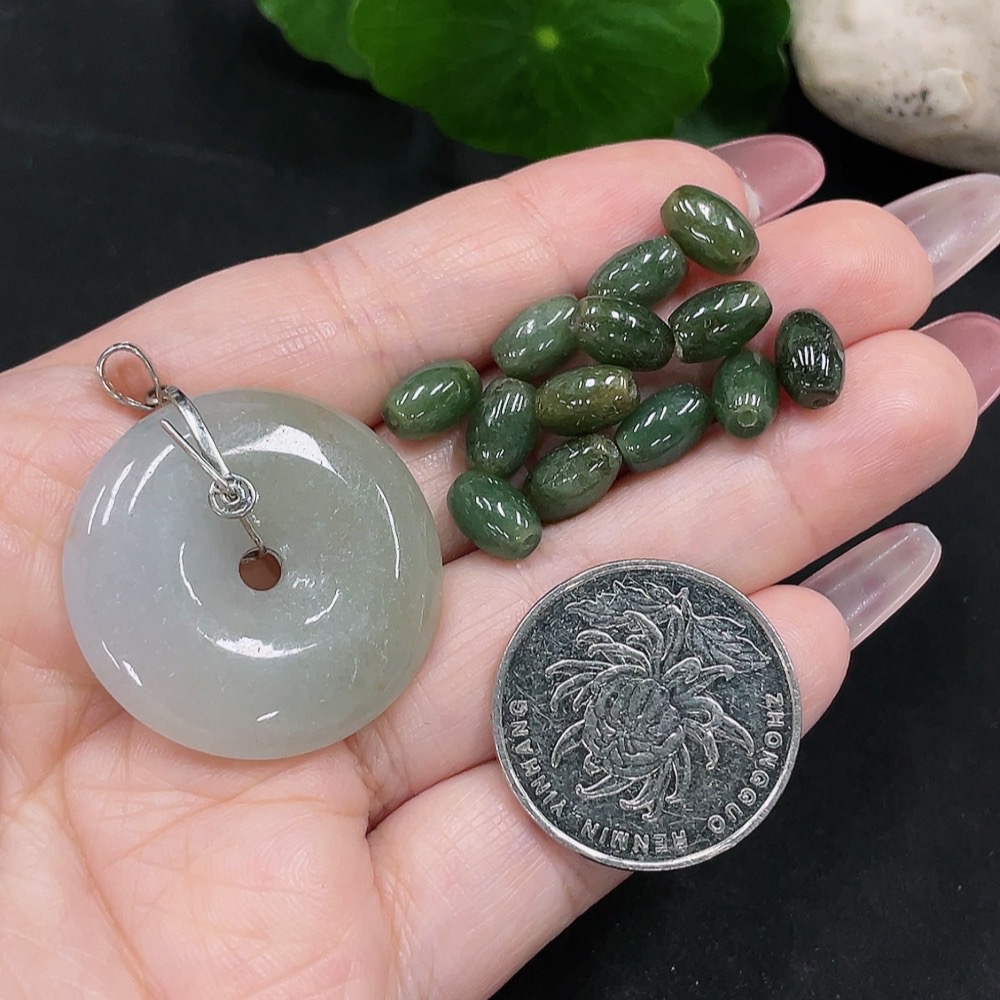 F34013534 Jadeite Pendant + Beads Sell as a Lot (Non-Gold Inlaid)