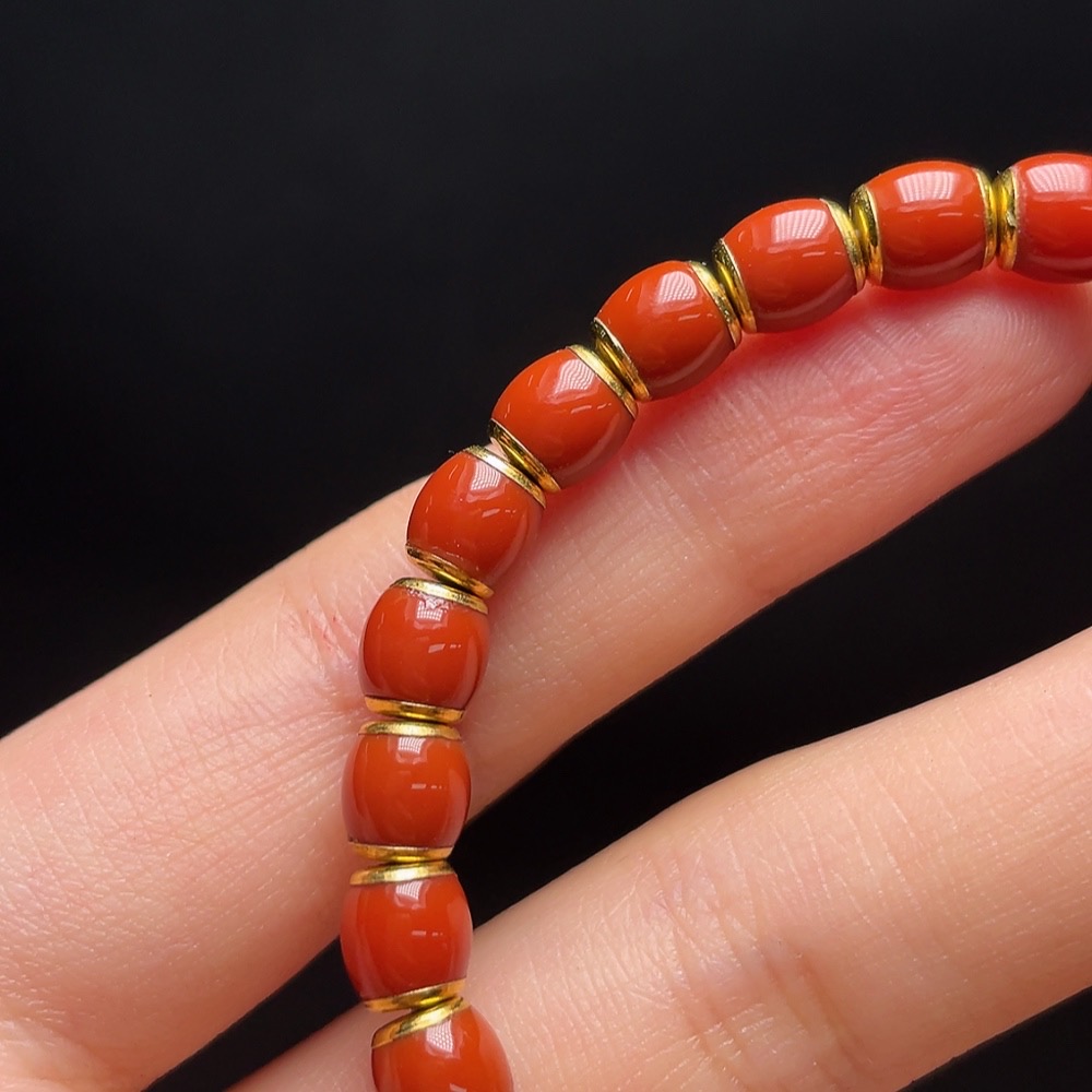 C33934476 South Red Agate Bracelet with Visible Organic Matter, 72% Gold Content, Total Weight Approx. 12.1g, Size Around 5.8mm