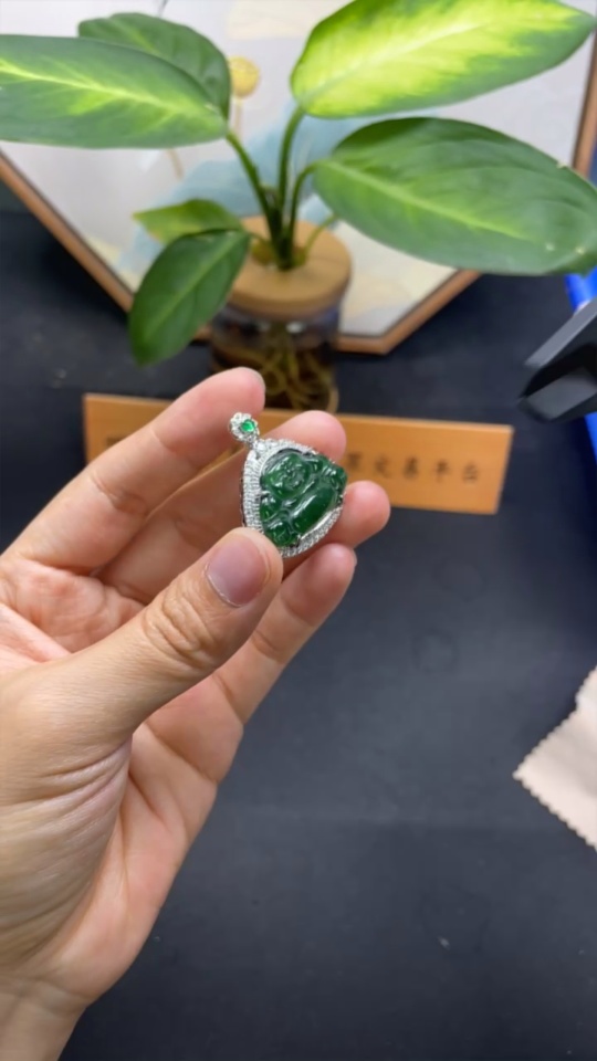 F33888039 Jadeite Inlaid Buddha Pendant, Non-Gold, Total Weight Approx. 7.34g, Beads Non-Grade A