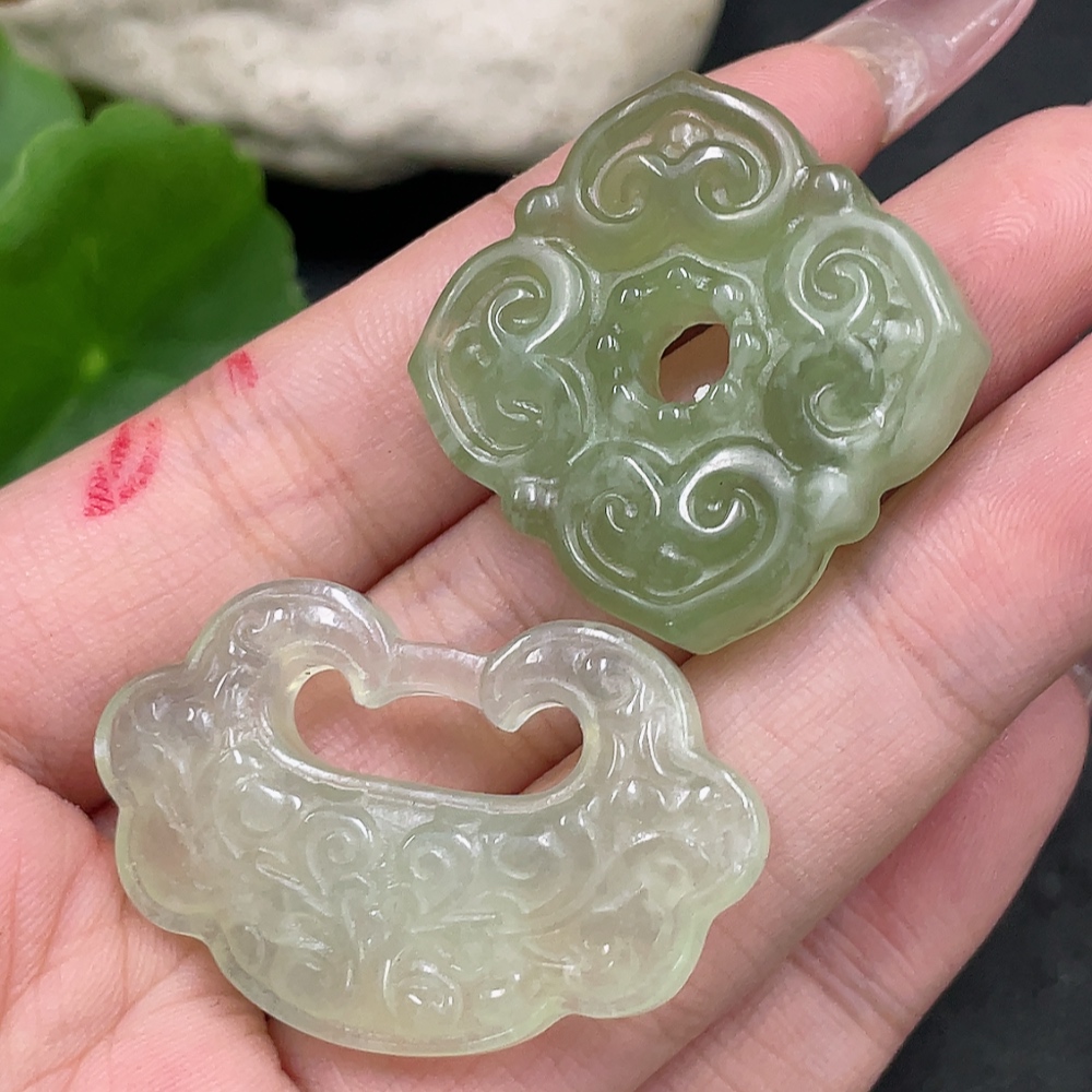 H33925249 Xiuyu (serpentine jade) pendant    antique-style    Ruyi    total weight approx. 18.6g