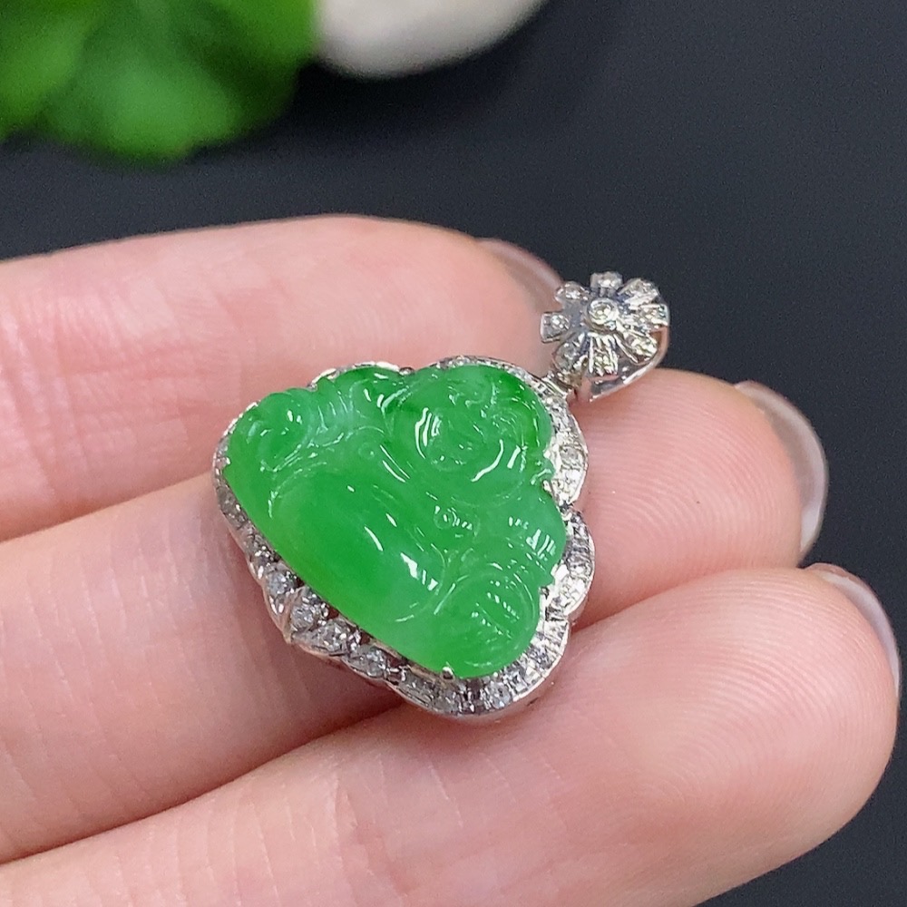 F35124895 Jadeite Buddha Pendant with 18K Gold Setting, Total Weight Approx. 2.7g (Diamond Accented)