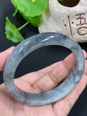 F46598356 翡翠正圈手镯  62圈口  货品总重约68.6克