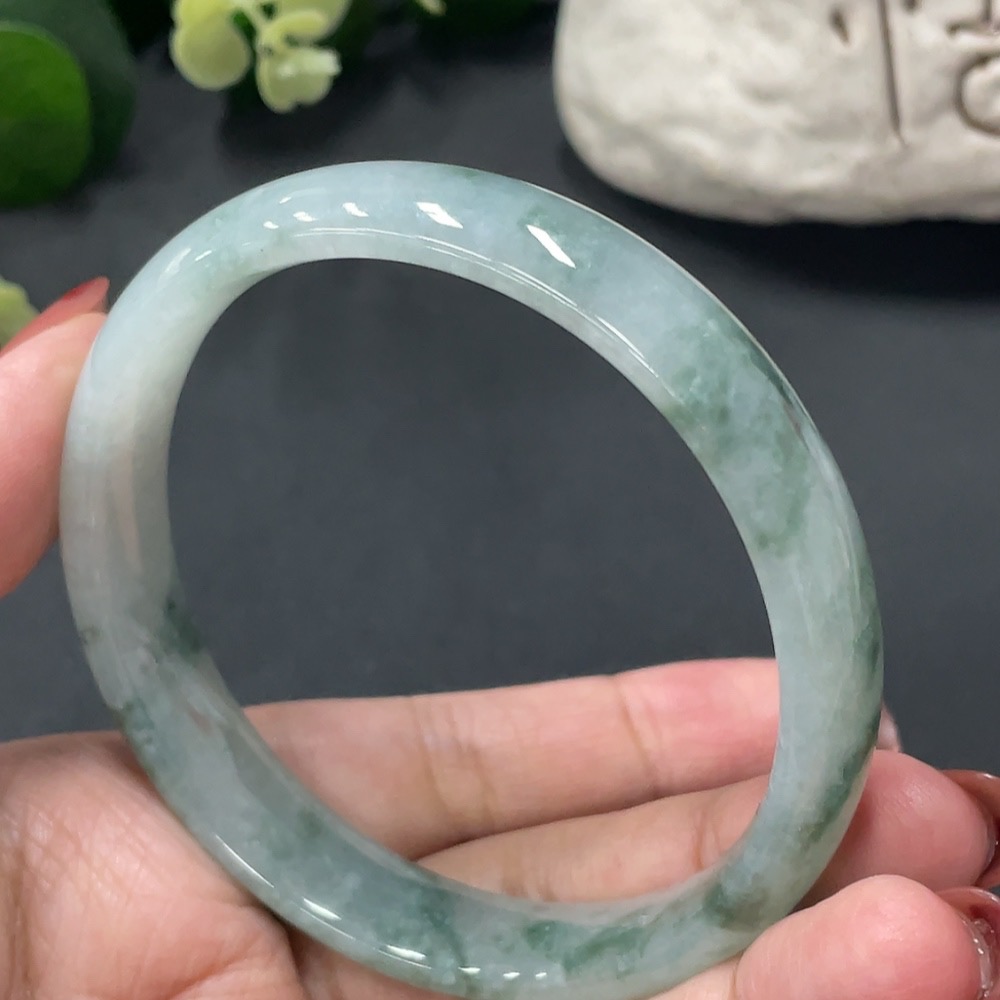 F13445348 Jadeite Regular Bangle 59.5 Loop Size