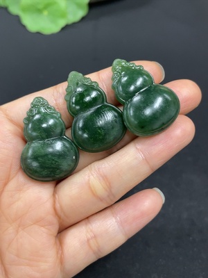 H41908751 和田玉碧玉挂件   葫芦   货品总重约19.4g