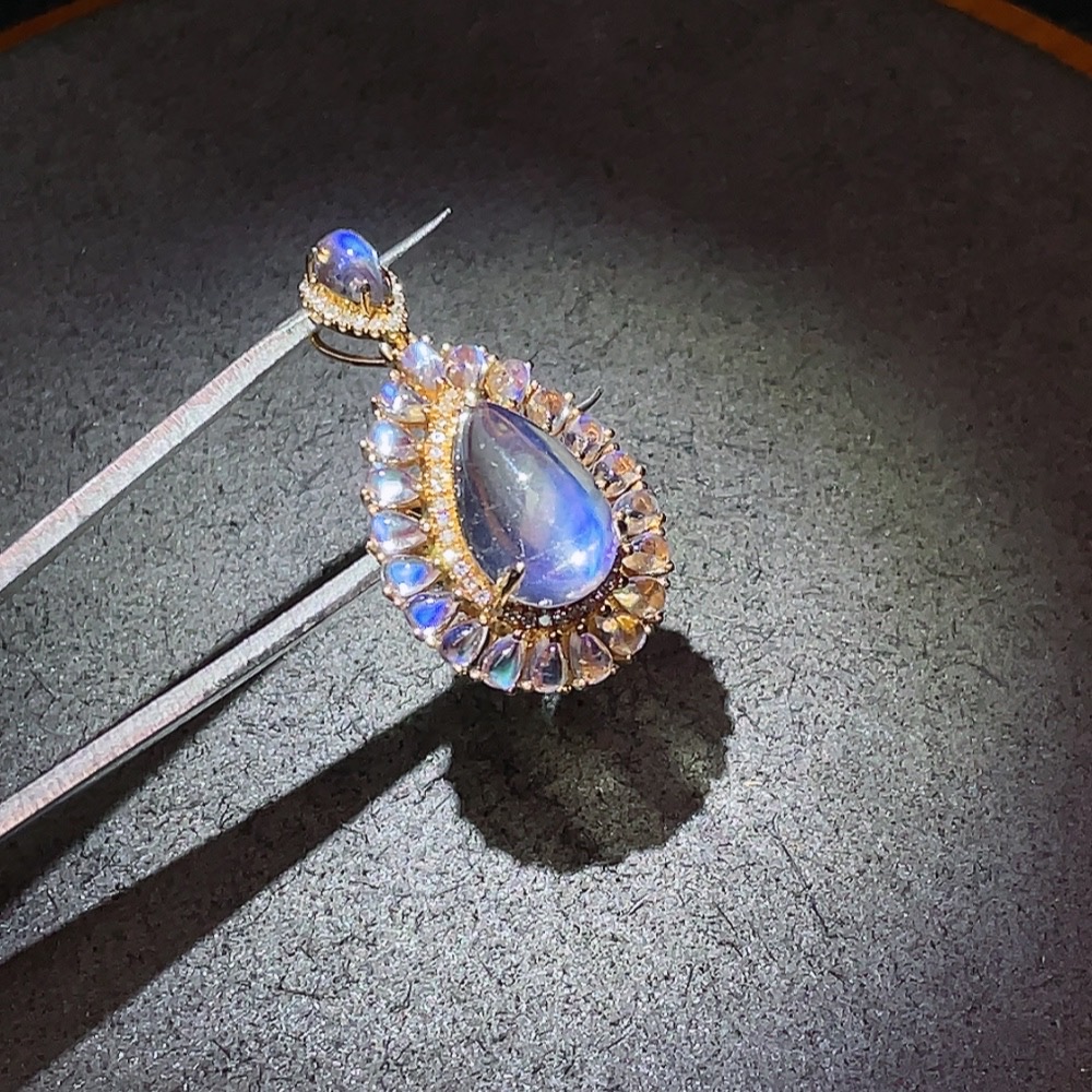 C34006711 Moonstone Pendant with Diamond Accents, Unmarked, Surface Gold Content Au75%, Total Weight Approx. 3.6g