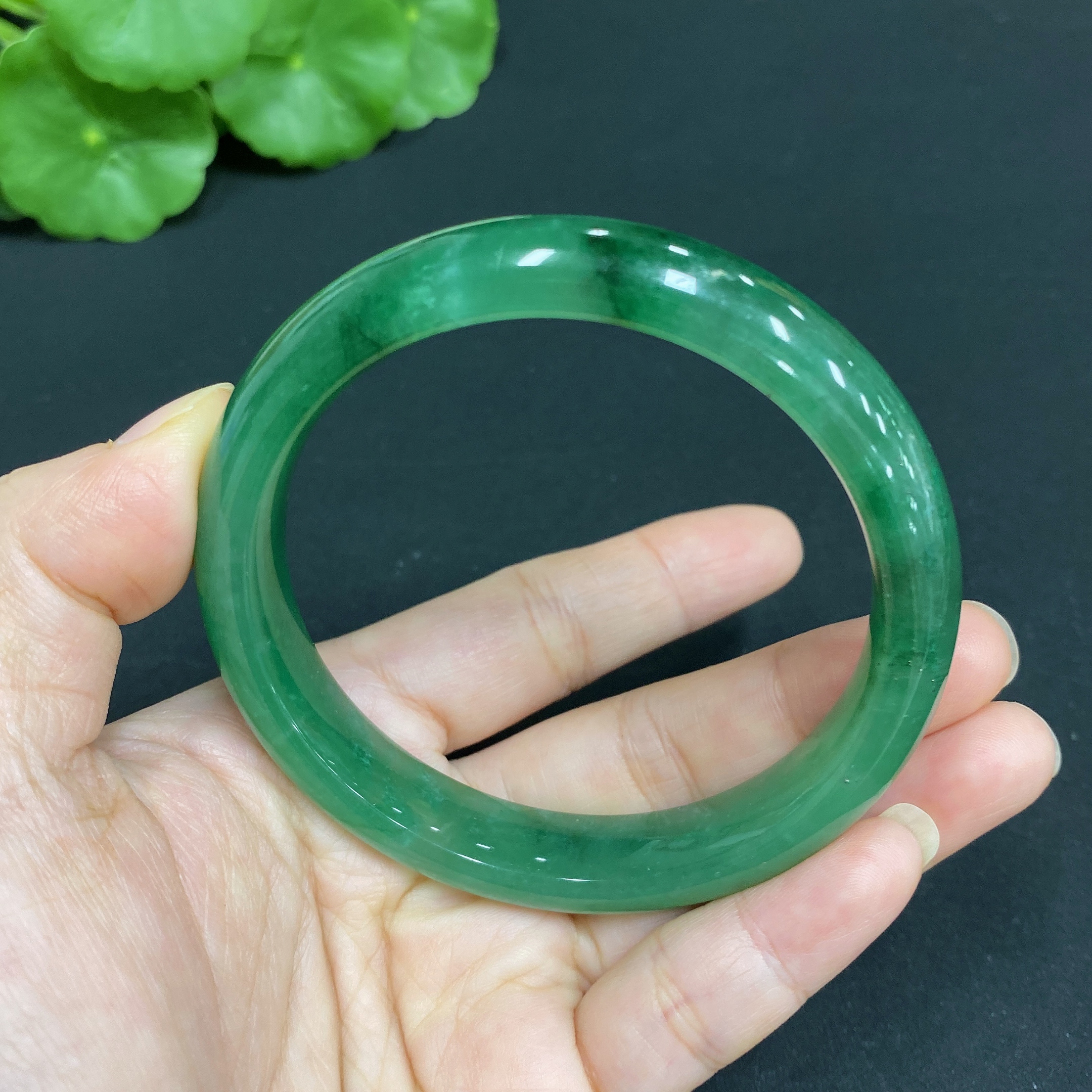 H34015252 African Emerald (Dulong Jade) Regular Circle Bracelet