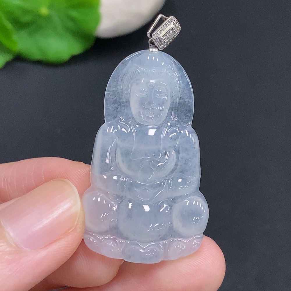 F30555920 Jadeite Guanyin Pendant with 18k Gold Clasp, Total Weight Approximately 6.7g