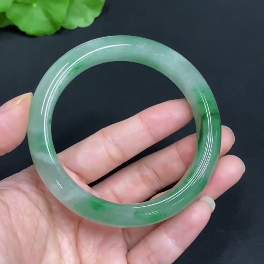 H34015511 African Emerald (Dulong Jade) Regular Circle Bracelet
